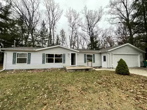 6495 S Forest Lk, Alger, MI 48610