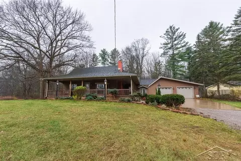 1346 E Olson, Midland, MI 48640 photo 4