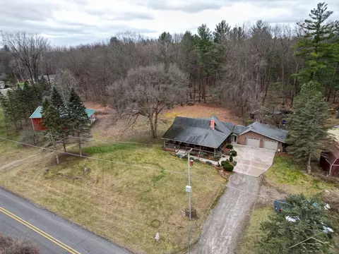 1346 E Olson, Midland, MI 48640 photo 3