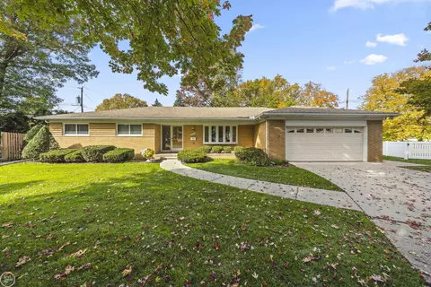 18803 Candlelight, Roseville, MI 48066