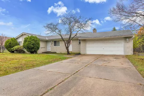466 Paragon, Troy, MI 48098