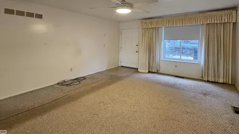 8744 Phoenix, Warren, MI 48093 photo 9