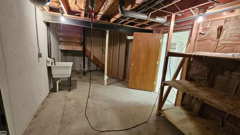 8744 Phoenix, Warren, MI 48093 photo 21