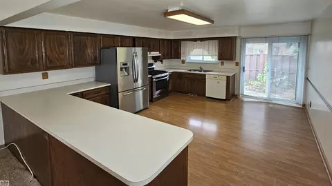 8744 Phoenix, Warren, MI 48093 photo 4