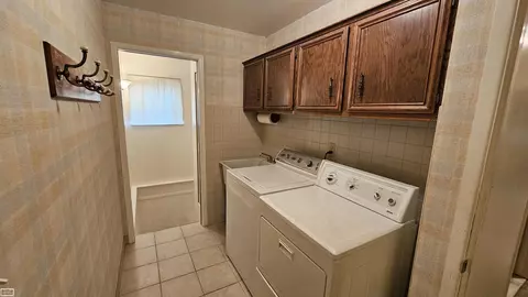 8744 Phoenix, Warren, MI 48093 photo 15