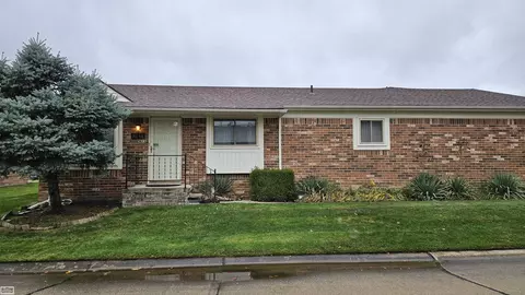 8744 Phoenix, Warren, MI 48093 photo 3