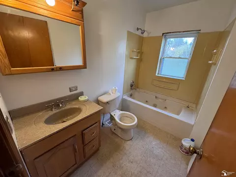 Bath - 1202 W Smith, Temperance, MI 48182 photo 1 of 1