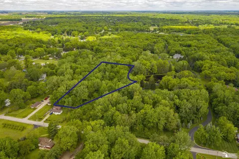 9107 Pine Frst, Lambertville, MI 48144
