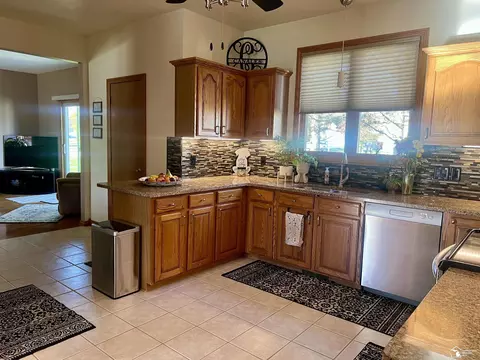 2881 E Country, Monroe, MI 48162 photo 4
