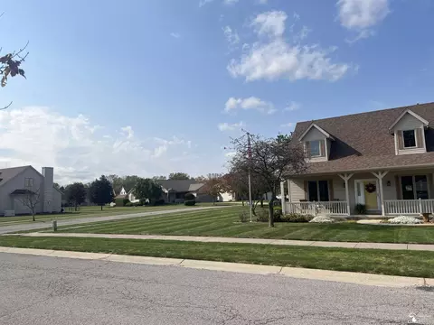 2881 E Country, Monroe, MI 48162 photo 2