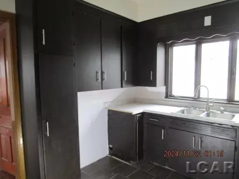 508 Frank, Adrian, MI 49221 photo 7