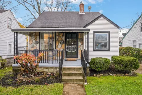 213 Crystal Lk, Pontiac, MI 48341