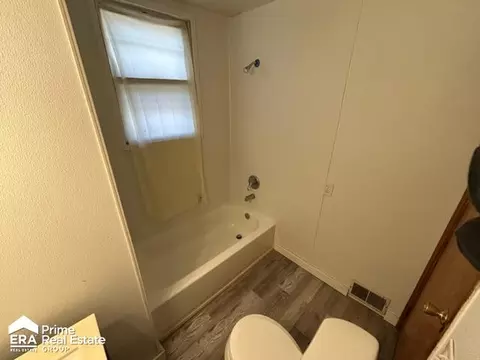 Bath - 1305 Mann, Flint, MI 48503 photo 1 of 2