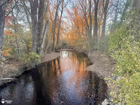 0 E Ct, Davison, MI 48423