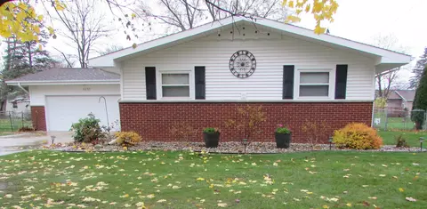 4411 Alvarado Dr, Bay City, MI 48706