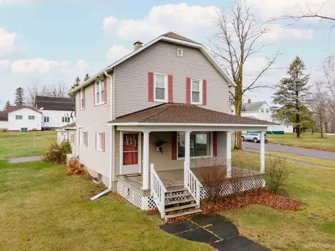 212 Briar Hl, Crystal Falls, MI 49920