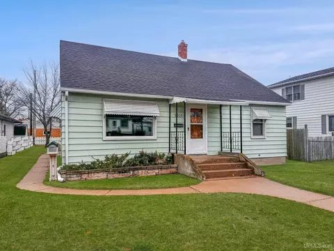 1205 N 22nd, Escanaba, MI 49829