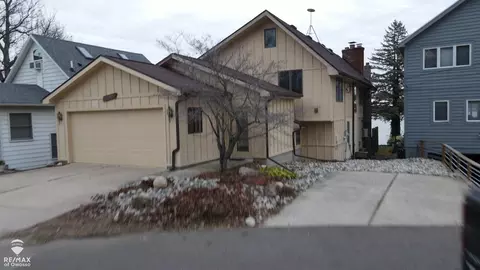 6080 Columbia, Haslett, MI 48840