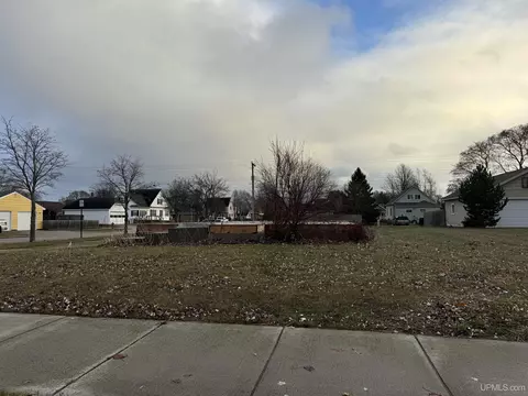 1301 Delta, Gladstone, MI 49837
