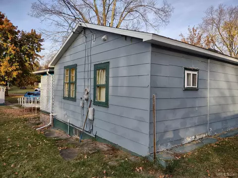 809 E C, Iron Mountain, MI 49801 photo 2