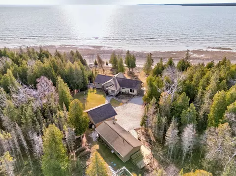 15705 1275 Ln, Garden, MI 49835