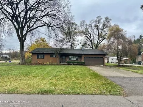 2696 Iowa, Troy, MI 48083