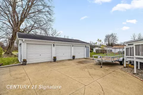 Exterior - 126 E Maple, Saint Charles, MI 48655 photo 2 of 7
