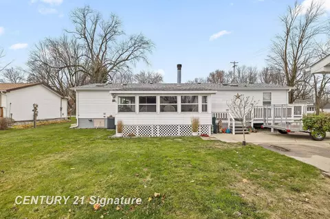 Exterior - 126 E Maple, Saint Charles, MI 48655 photo 4 of 7
