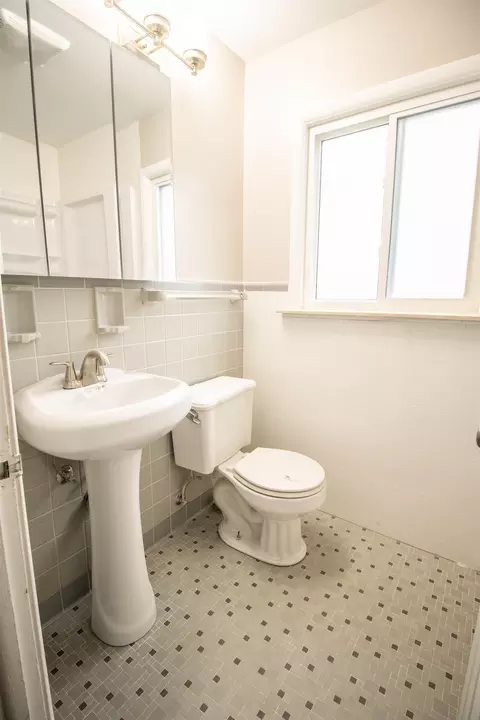 Bath - 1202 W Mott, Flint, MI 48505 photo 1 of 2