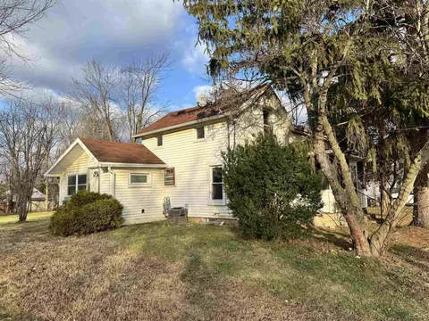 838 Dennis, Adrian, MI 49221