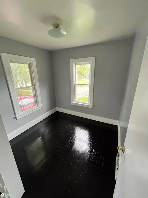 647 Monroe, Flint, MI 48503 photo 3