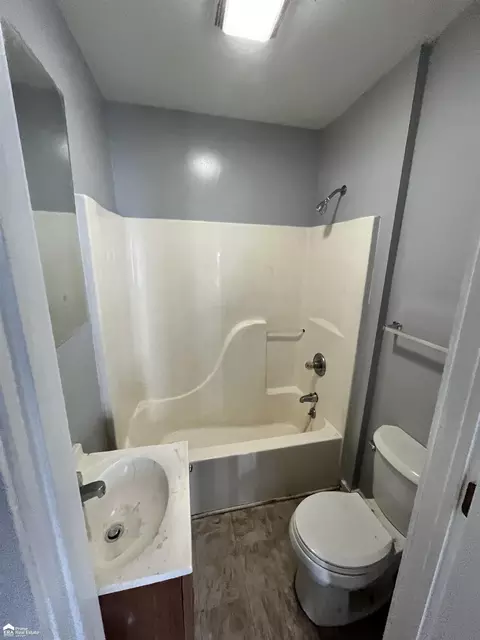 647 Monroe, Flint, MI 48503 photo 4