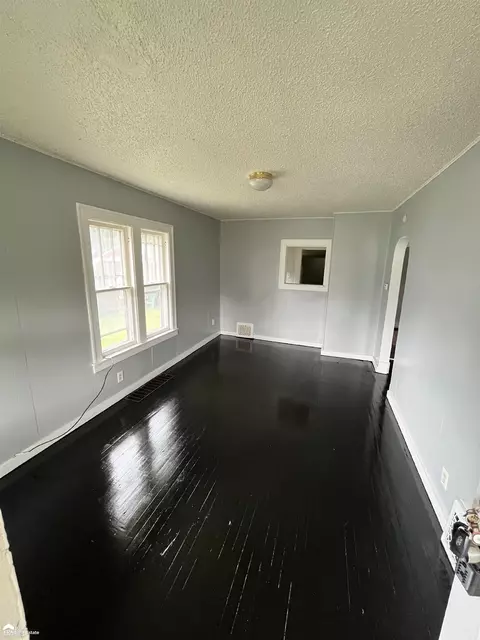 647 Monroe, Flint, MI 48503 photo 2