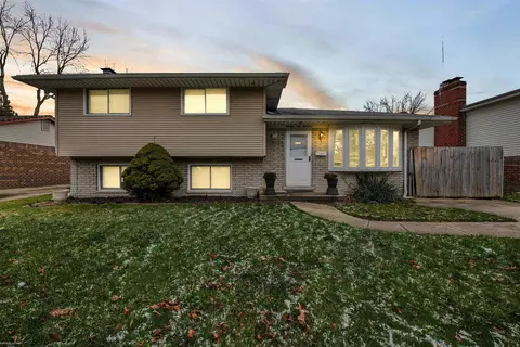 16600 Waterman, Roseville, MI 48066