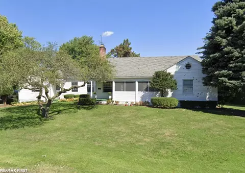 16645 Park Ln, Fraser, MI 48026
