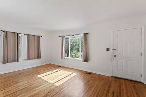 Living - 3210 Beecher, Flint, MI 48503 photo 4 of 4