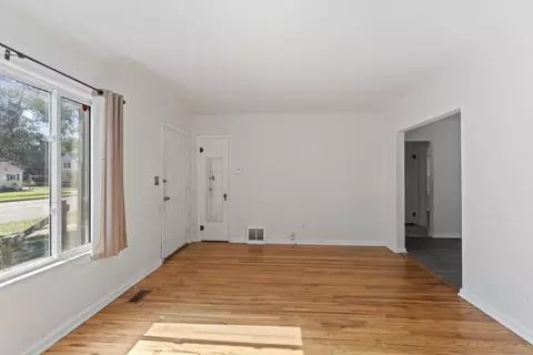 Living - 3210 Beecher, Flint, MI 48503 photo 3 of 4