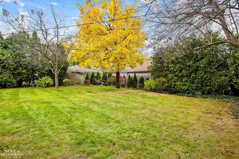 Exterior - 915 Harcourt, Grosse Pointe, MI 48230 photo 2 of 7