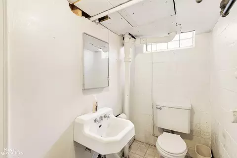 Bath - 915 Harcourt, Grosse Pointe, MI 48230 photo 5 of 5