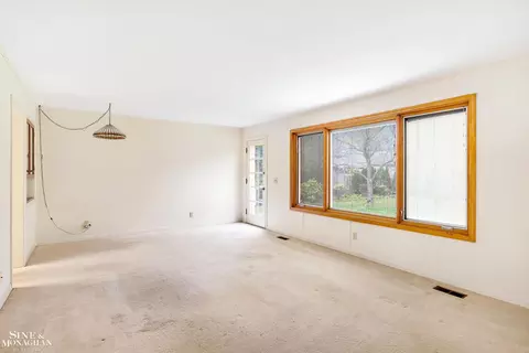 Living - 915 Harcourt, Grosse Pointe, MI 48230 photo 3 of 5