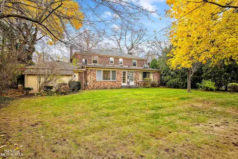 Exterior - 915 Harcourt, Grosse Pointe, MI 48230 photo 3 of 7