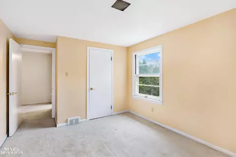 Bedroom - 915 Harcourt, Grosse Pointe, MI 48230 photo 4 of 6