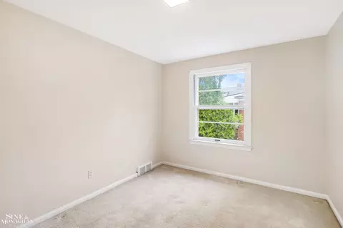 Bedroom - 915 Harcourt, Grosse Pointe, MI 48230 photo 1 of 6