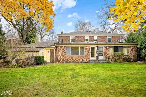 Exterior - 915 Harcourt, Grosse Pointe, MI 48230 photo 4 of 7