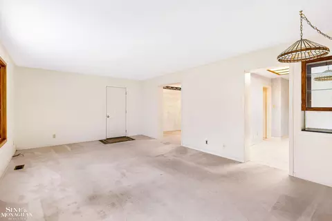 Living - 915 Harcourt, Grosse Pointe, MI 48230 photo 4 of 5