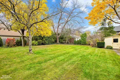 Exterior - 915 Harcourt, Grosse Pointe, MI 48230 photo 5 of 7