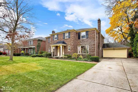 Exterior - 915 Harcourt, Grosse Pointe, MI 48230 photo 6 of 7
