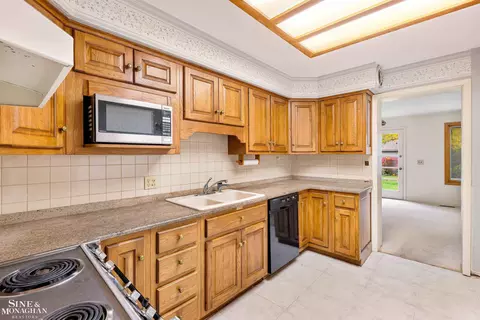 Kitchen - 915 Harcourt, Grosse Pointe, MI 48230 photo 1 of 2