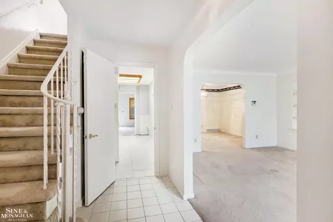 Entry Way - 915 Harcourt, Grosse Pointe, MI 48230 photo 1 of 3