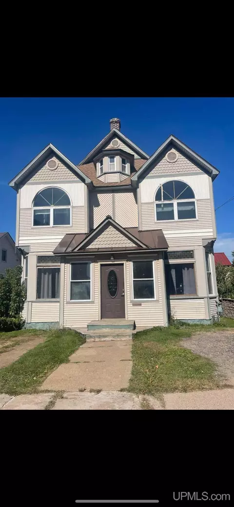 214 W W Rdg, Ishpeming, MI 49849